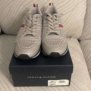 New Tommy Hilfiger man sneakers in size US 10